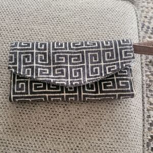 Trifold wallet wristlet